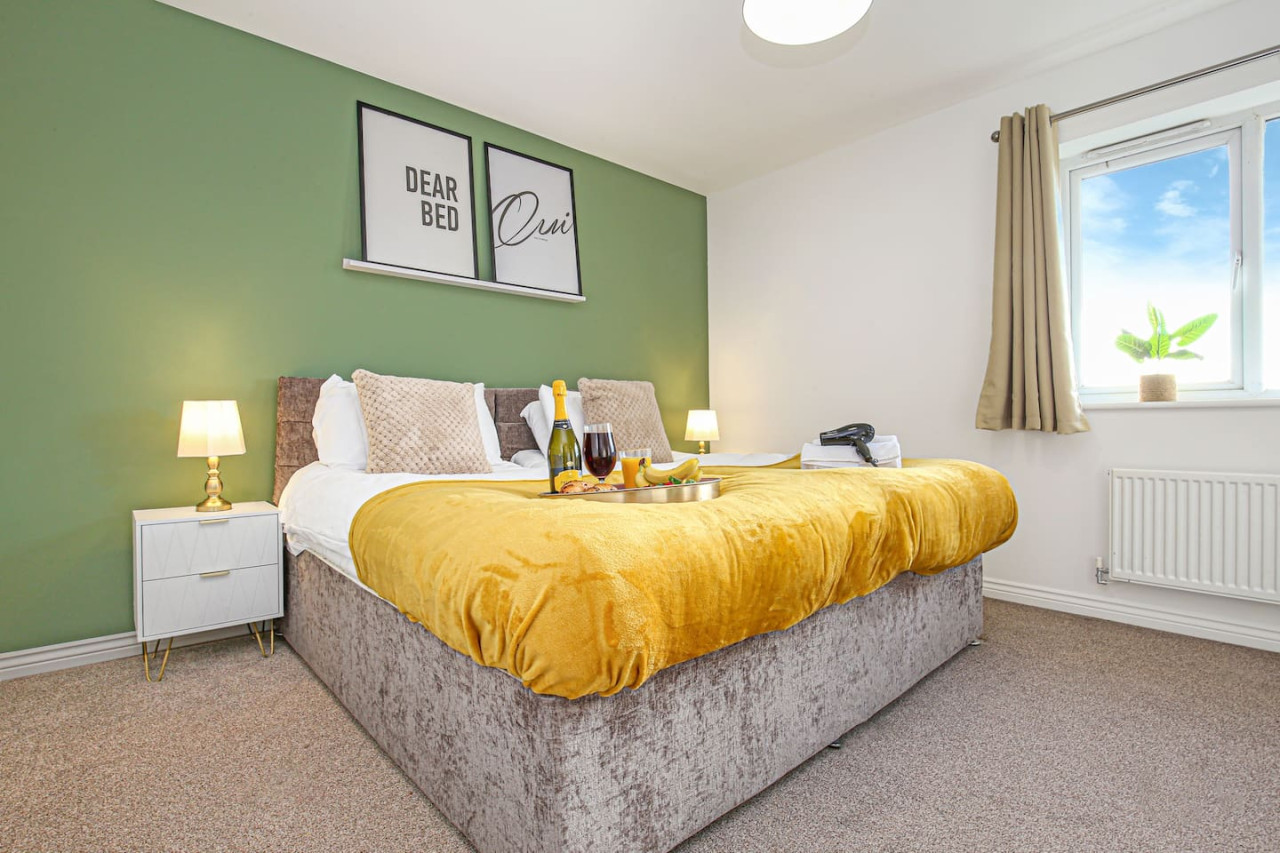 4 Bedroom 3.5 Bathroom House • Free Parking • Fast Wifi • Smart TV in 266 Prince Rupert Drive - Property image 18 - VivreStays