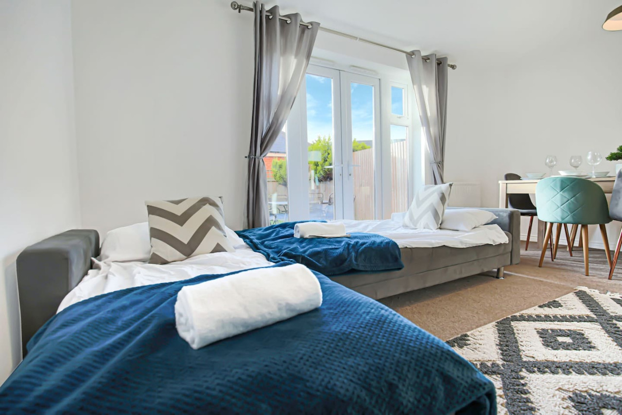 4 Bedroom 3.5 Bathroom House • Free Parking • Fast Wifi • Smart TV in 266 Prince Rupert Drive - Property image 26 - VivreStays