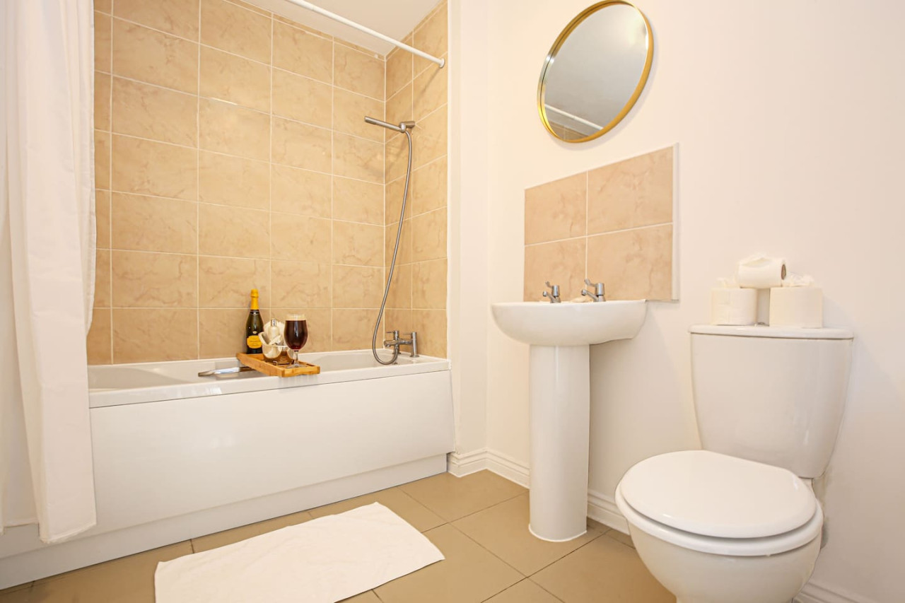 4 Bedroom 3.5 Bathroom House • Free Parking • Fast Wifi • Smart TV in 266 Prince Rupert Drive - Property image 20 - VivreStays