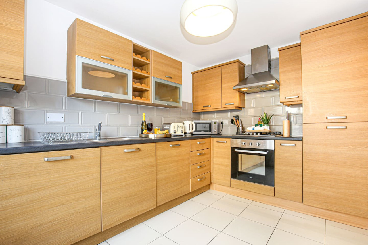 4 Bedroom 3.5 Bathroom House • Free Parking • Fast Wifi • Smart TV in 266 Prince Rupert Drive - Property image 28 - VivreStays