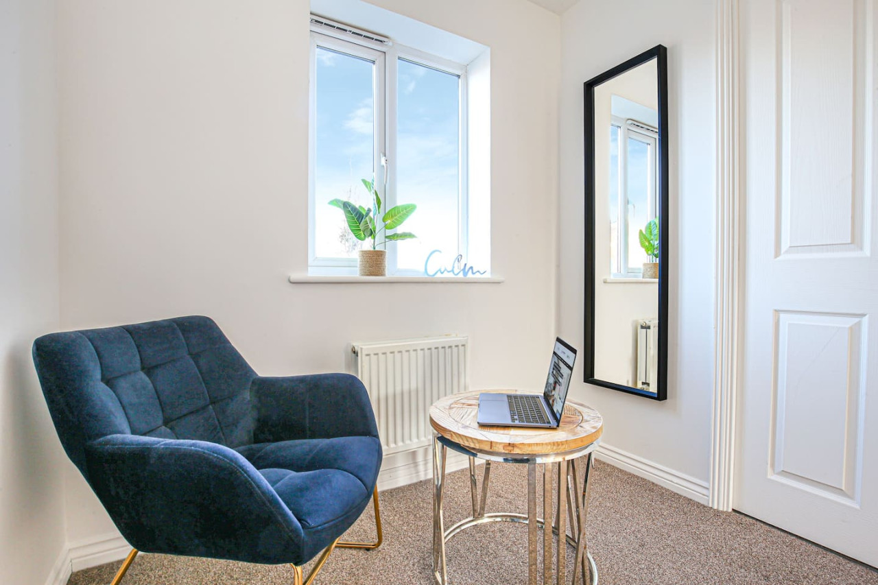 4 Bedroom 3.5 Bathroom House • Free Parking • Fast Wifi • Smart TV in 266 Prince Rupert Drive - Property image 16 - VivreStays