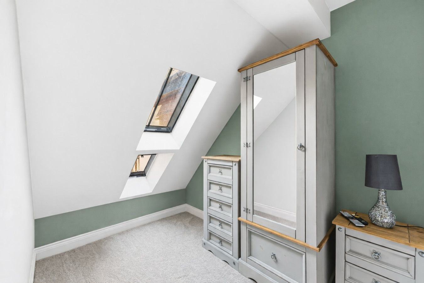 Loughton House • Prime Location • Driveway Parking • Smart TVs • Super-Fast WiFi • Garden in 62 London Road - Property image 15 - VivreStays
