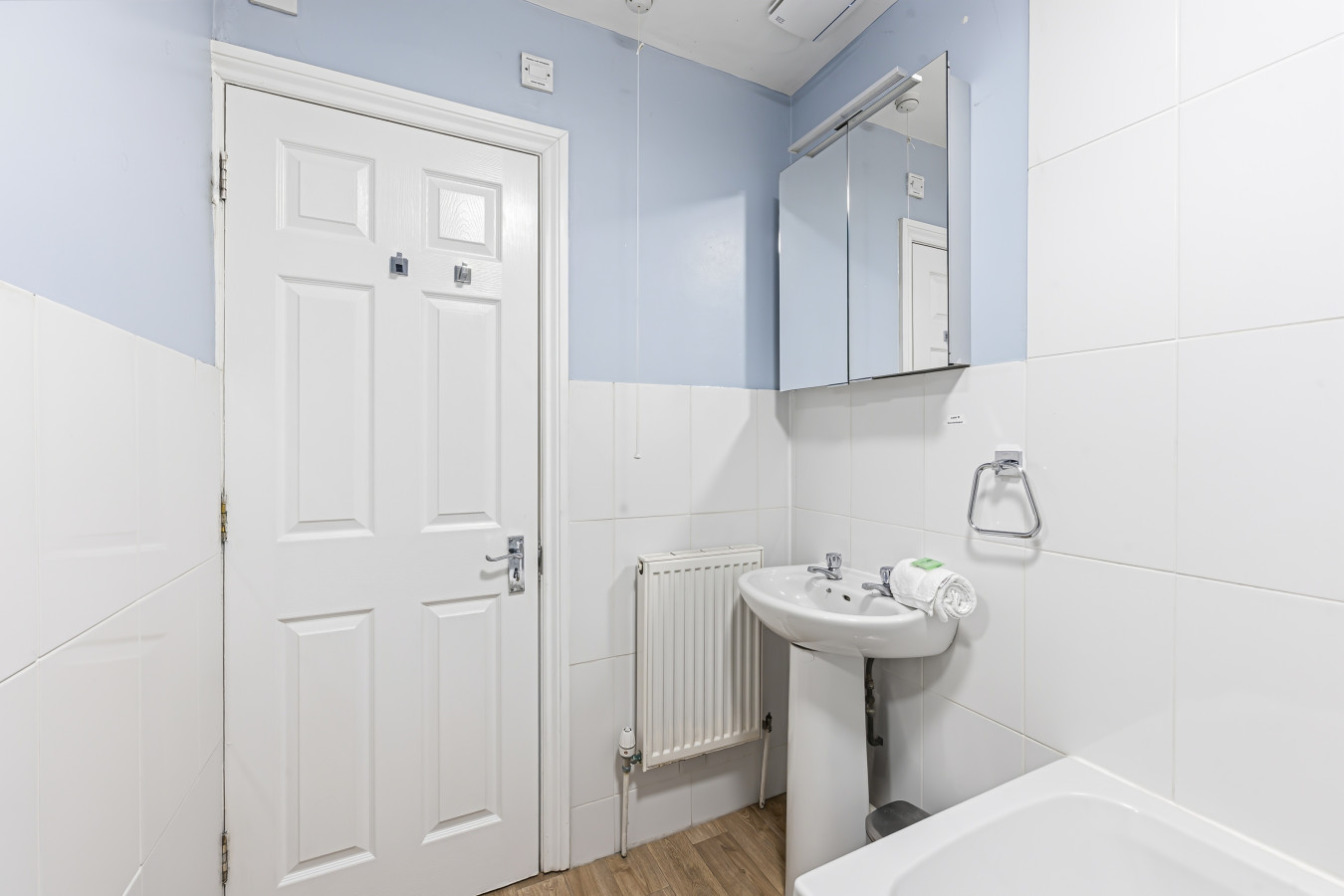Loughton House • Prime Location • Driveway Parking • Smart TVs • Super-Fast WiFi • Garden in 62 London Road - Property image 11 - VivreStays