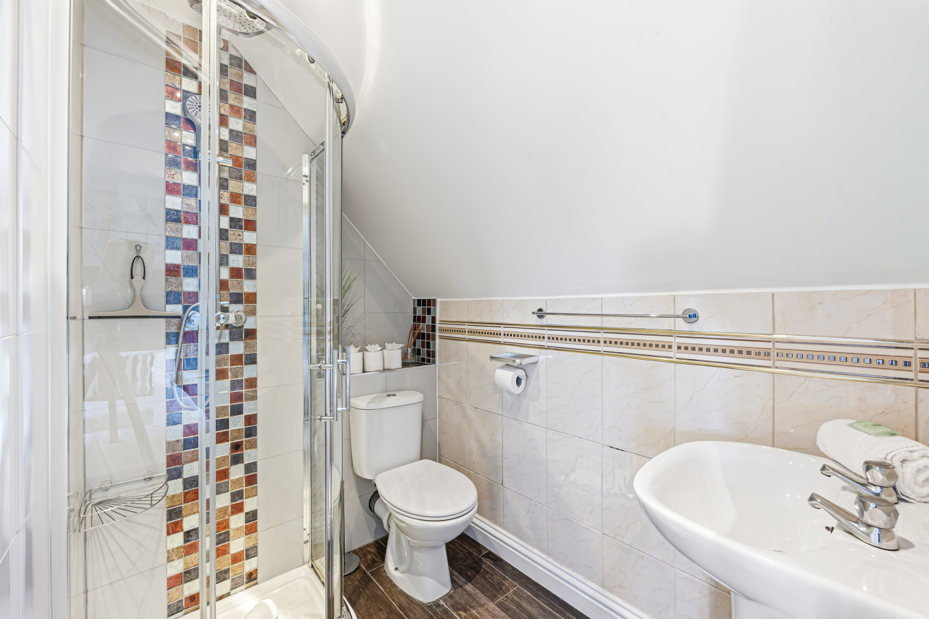 Loughton House • Prime Location • Driveway Parking • Smart TVs • Super-Fast WiFi • Garden in 62 London Road - Property image 6 - VivreStays