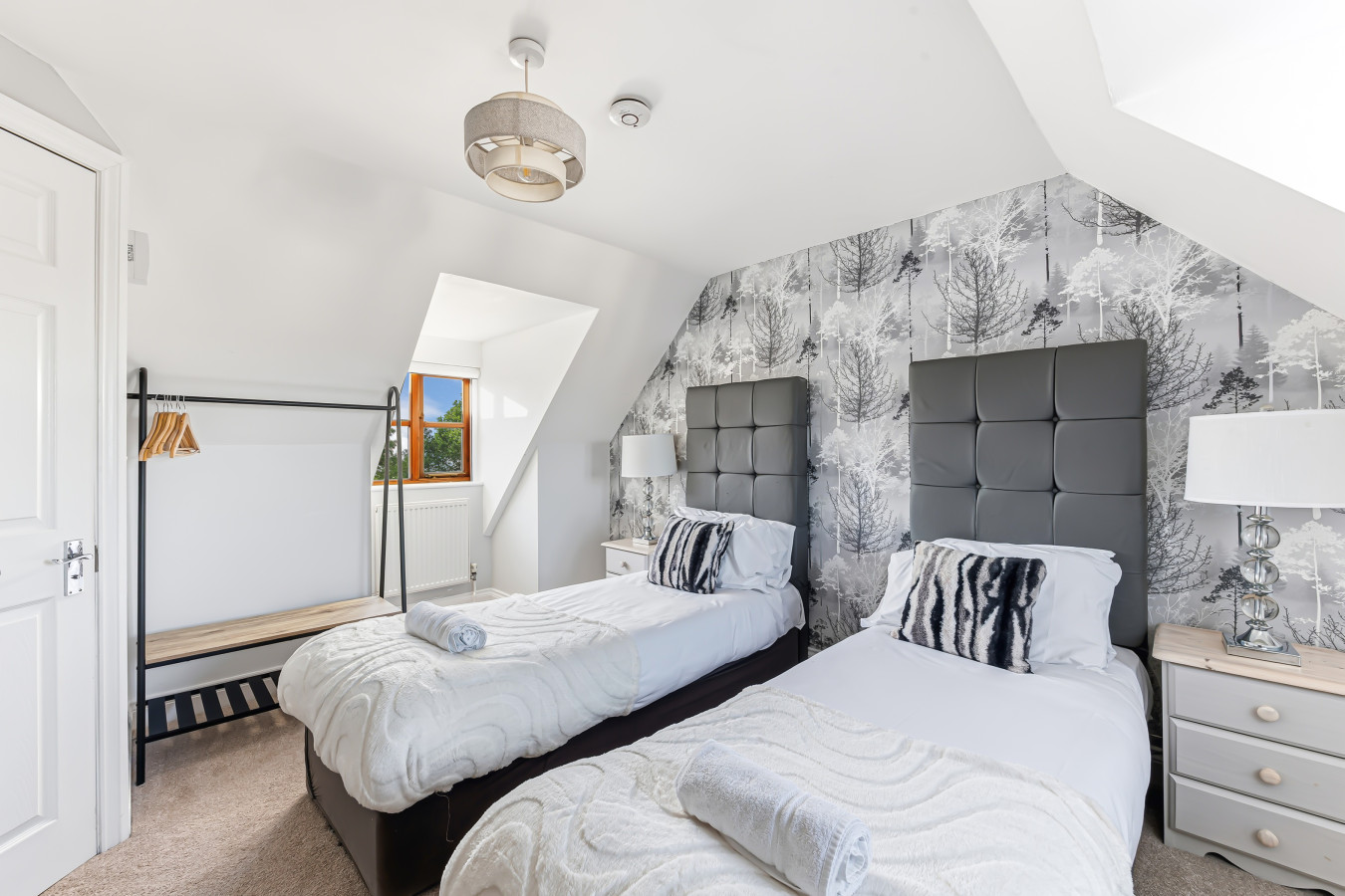 Loughton House • Prime Location • Driveway Parking • Smart TVs • Super-Fast WiFi • Garden in 62 London Road - Property image 2 - VivreStays