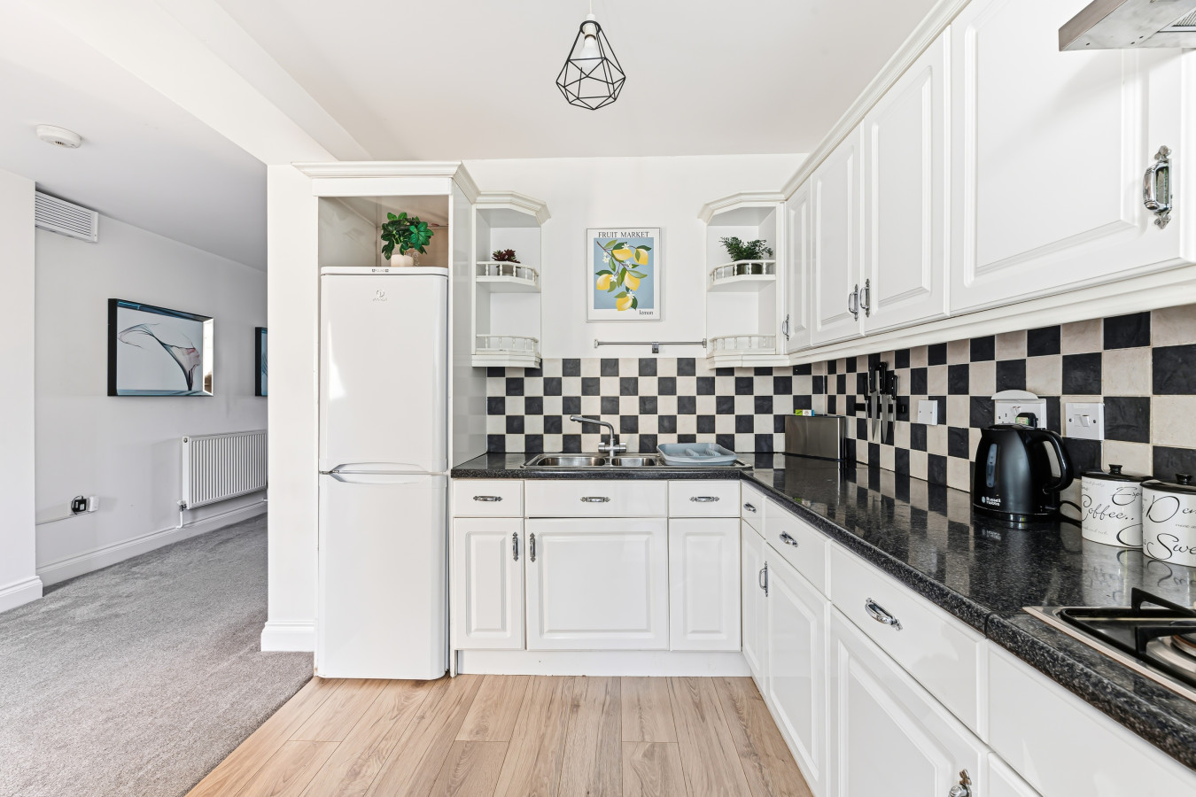 Loughton House • Prime Location • Driveway Parking • Smart TVs • Super-Fast WiFi • Garden in 62 London Road - Property image 25 - VivreStays