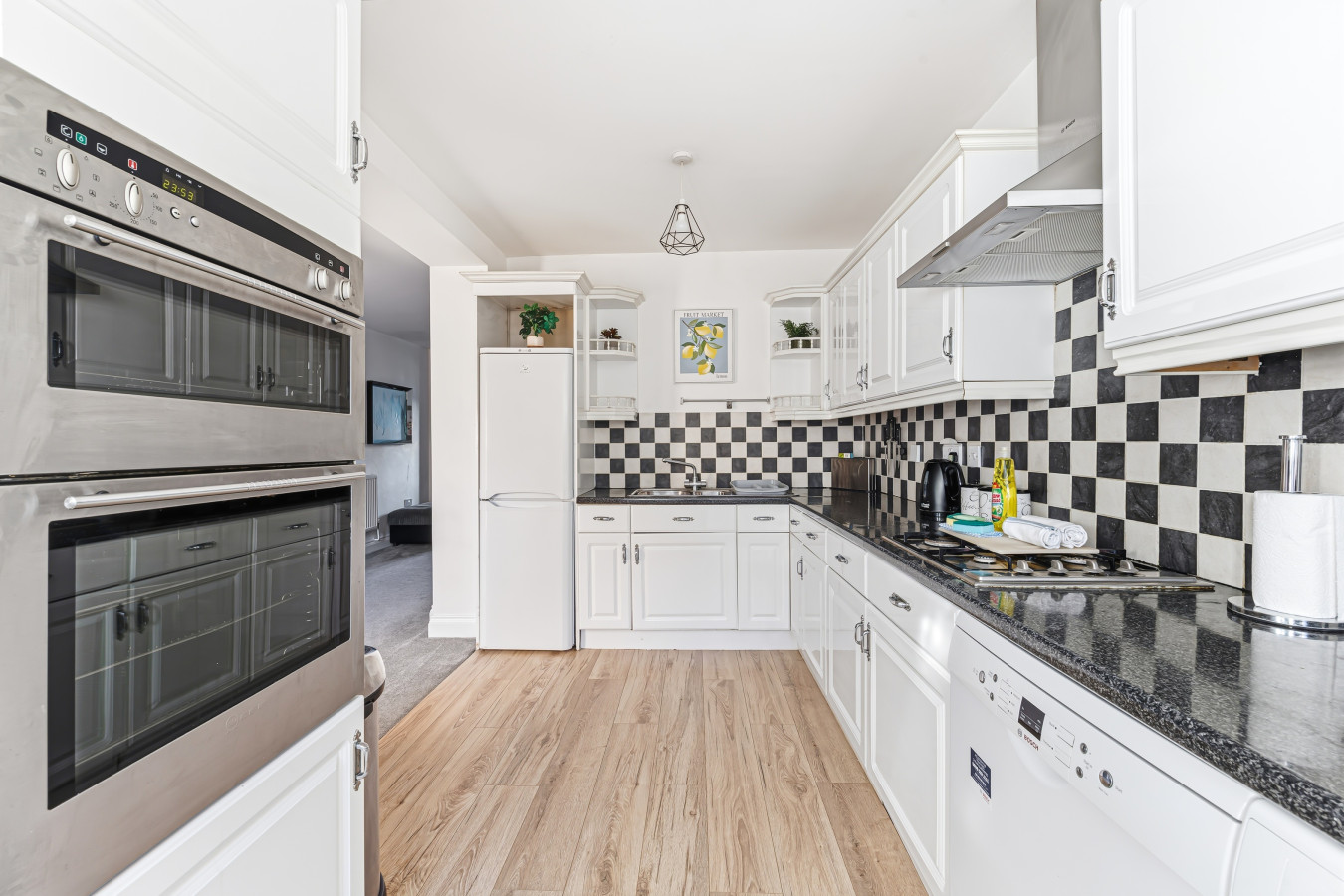 Loughton House • Prime Location • Driveway Parking • Smart TVs • Super-Fast WiFi • Garden in 62 London Road - Property image 24 - VivreStays