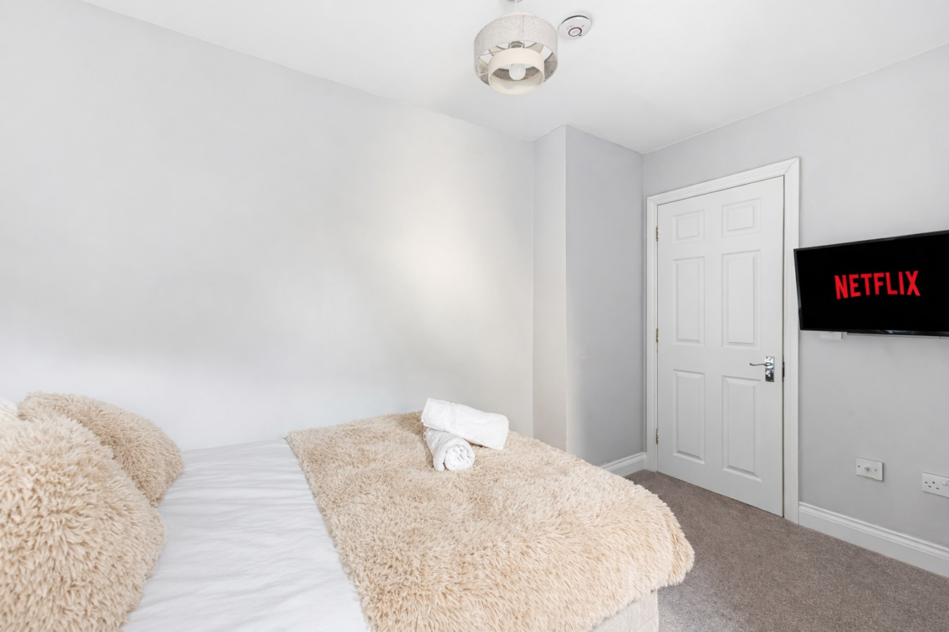 Loughton House • Prime Location • Driveway Parking • Smart TVs • Super-Fast WiFi • Garden in 62 London Road - Property image 16 - VivreStays