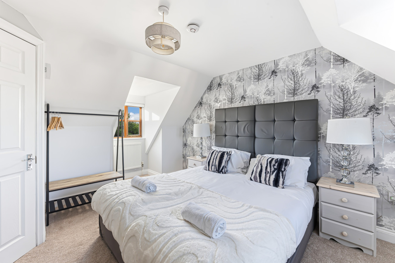 Loughton House • Prime Location • Driveway Parking • Smart TVs • Super-Fast WiFi • Garden in 62 London Road - Property image 3 - VivreStays