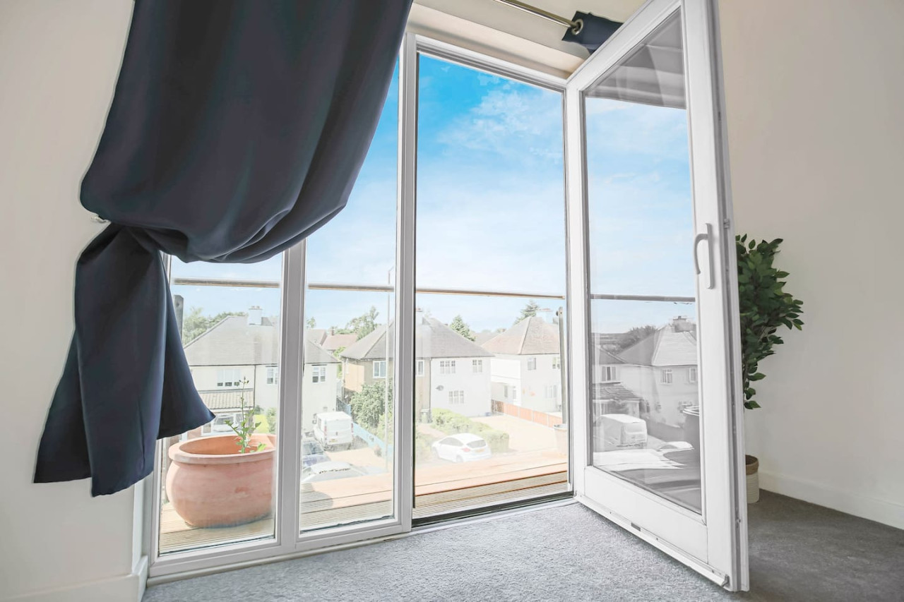 Duplex Apartment • Balcony • Free Parking • Fast Wi-Fi • Smart TVs • Self-Check-In in 7 Addenbrookes Road Flat 7 - Property image 5 - VivreStays