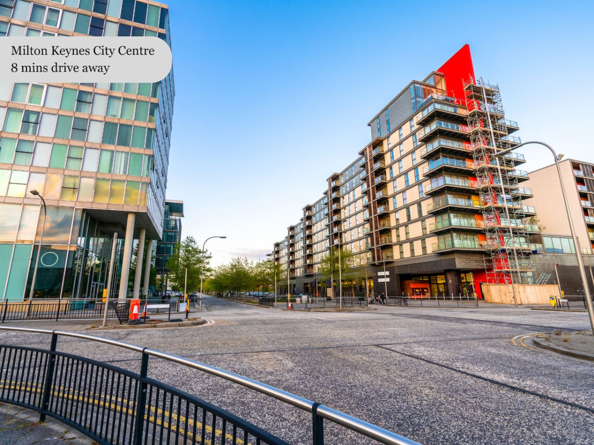 Duplex Apartment • Balcony • Free Parking • Fast Wi-Fi • Smart TVs • Self-Check-In in 7 Addenbrookes Road Flat 7 - Property image 23 - VivreStays