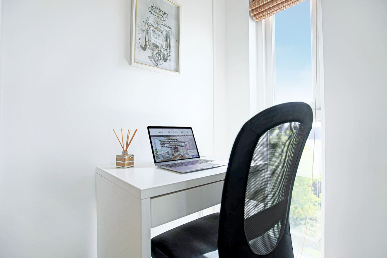Duplex Apartment • Balcony • Free Parking • Fast Wi-Fi • Smart TVs • Self-Check-In in 7 Addenbrookes Road Flat 7 - Property image 4 - VivreStays