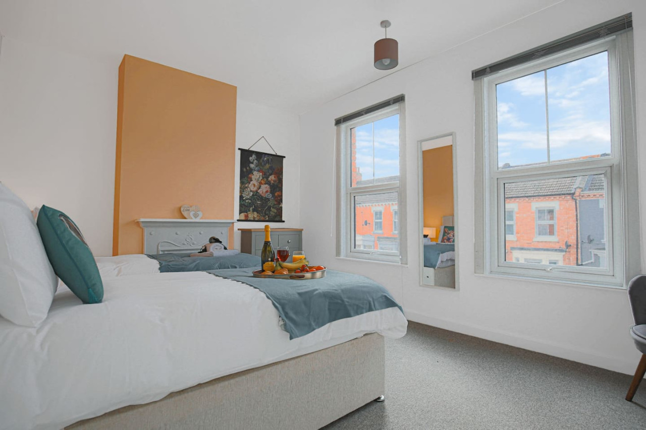 Stylish House • City Centre • Pool Table • Free Parking • Fast Wifi • Smart TV in 76 Lutterworth Road - Property image 13 - VivreStays