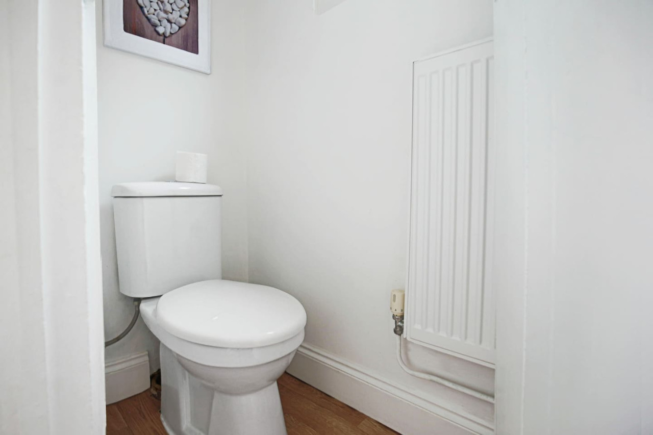 Stylish House • City Centre • Pool Table • Free Parking • Fast Wifi • Smart TV in 76 Lutterworth Road - Property image 32 - VivreStays