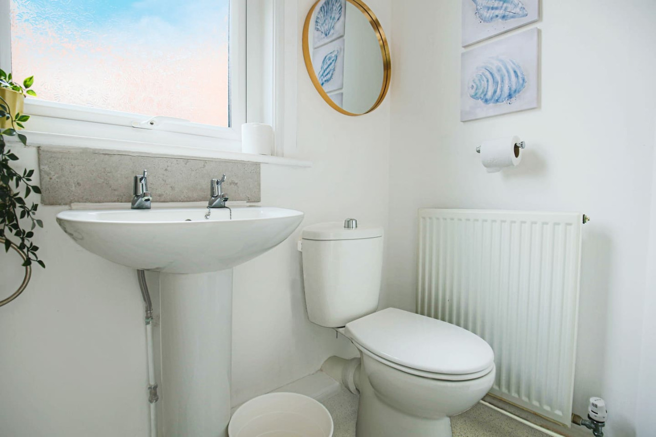 Stylish House • City Centre • Pool Table • Free Parking • Fast Wifi • Smart TV in 76 Lutterworth Road - Property image 24 - VivreStays