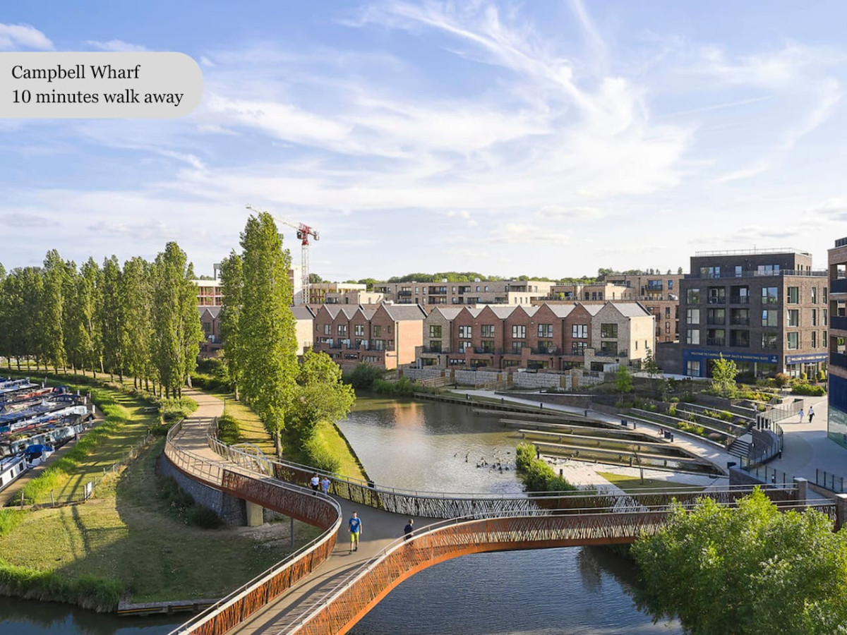 Beautiful Apartment - City Centre - Garden+Parking in 10 Huntley Crescent - Property image 29 - VivreStays