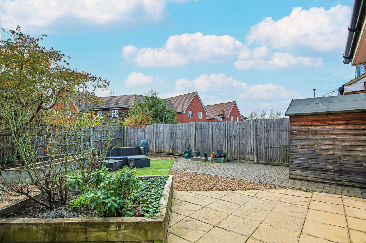 Middleton House • Sleeps 6 • Free Parking • Garden • Work Desk • Fast WiFi in 107 Tyhurst - Property image 24 - VivreStays