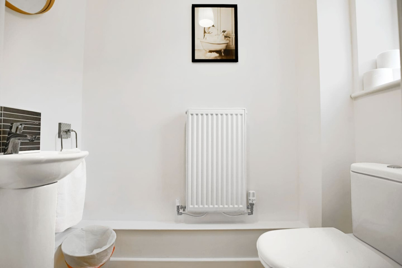 Middleton House • Sleeps 6 • Free Parking • Garden • Work Desk • Fast WiFi in 107 Tyhurst - Property image 23 - VivreStays