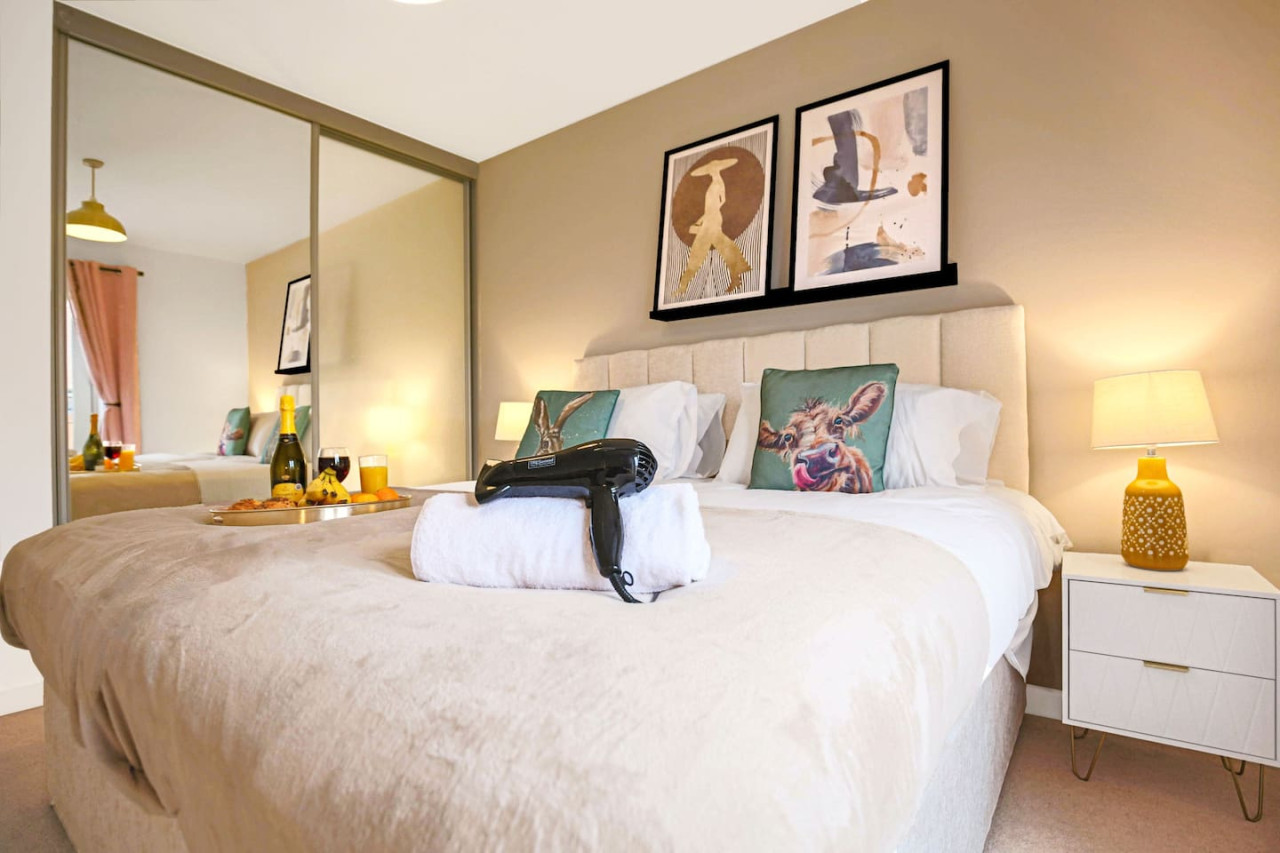 Middleton House • Sleeps 6 • Free Parking • Garden • Work Desk • Fast WiFi in 107 Tyhurst - Property image 8 - VivreStays