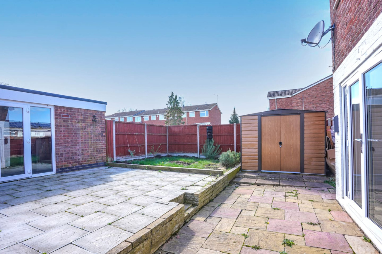 Stylish House • Sleeps 6 • Driveway Parking • Garden • Fast Wifi • Self-Check-In in 132 Blandford Drive - Property image 23 - VivreStays
