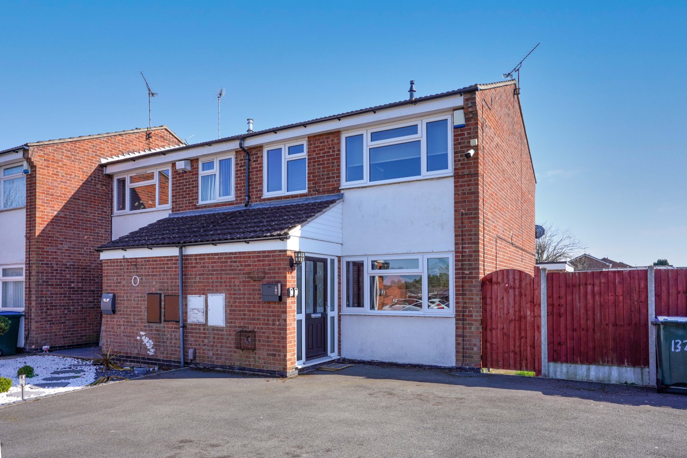 Stylish House • Sleeps 6 • Driveway Parking • Garden • Fast Wifi • Self-Check-In in 132 Blandford Drive - Property image 24 - VivreStays