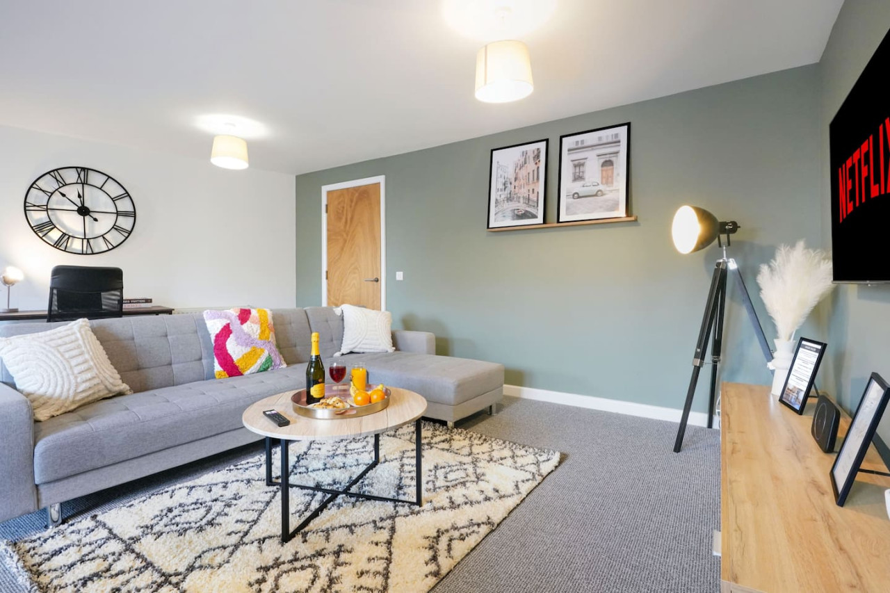 Stylish City Centre Apartment • Free Parking • Self-Check-In • Fast Wifi • SmartTVs in Woolmonger Street Flat 215 The Pinnacle - Property image 11 - VivreStays
