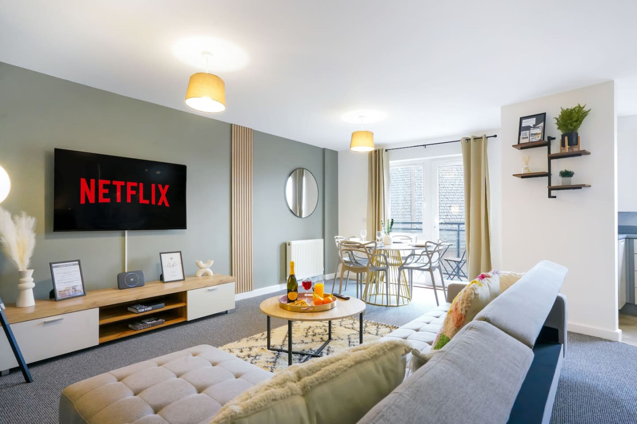 Stylish City Centre Apartment • Free Parking • Self-Check-In • Fast Wifi • SmartTVs in Woolmonger Street Flat 215 The Pinnacle - Property image 10 - VivreStays