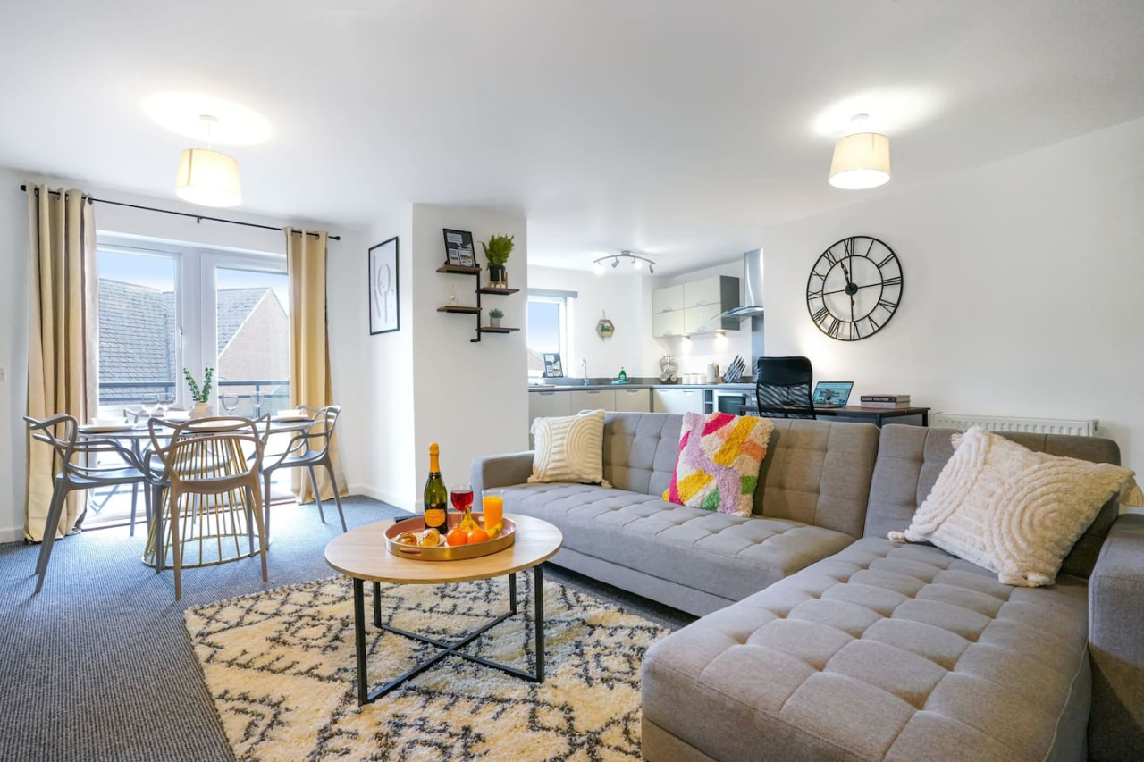 Stylish City Centre Apartment • Free Parking • Self-Check-In • Fast Wifi • SmartTVs in Woolmonger Street Flat 215 The Pinnacle - Property image 12 - VivreStays