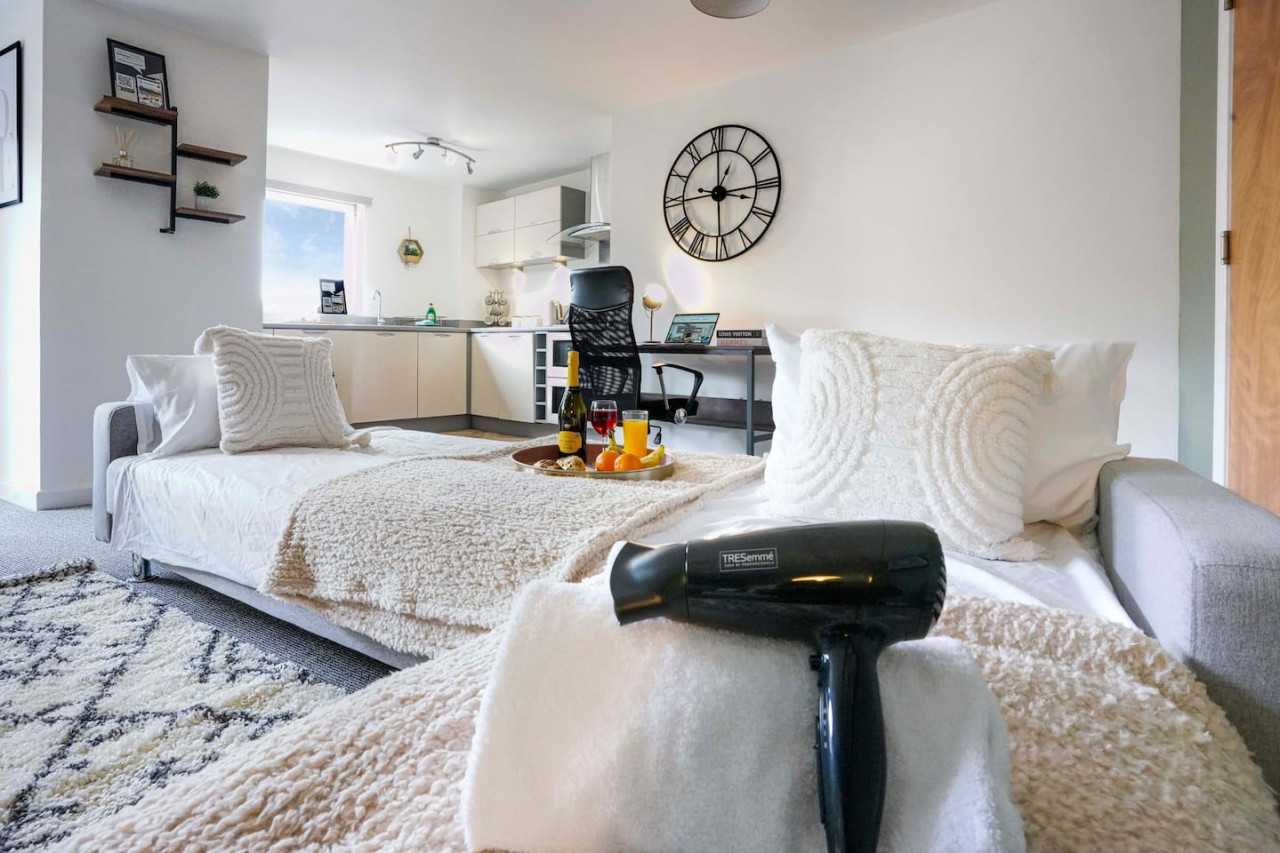 Stylish City Centre Apartment • Free Parking • Self-Check-In • Fast Wifi • SmartTVs in Woolmonger Street Flat 215 The Pinnacle - Property image 20 - VivreStays