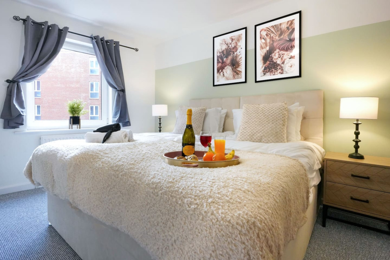 Stylish City Centre Apartment • Free Parking • Self-Check-In • Fast Wifi • SmartTVs in Woolmonger Street Flat 215 The Pinnacle - Property image 4 - VivreStays