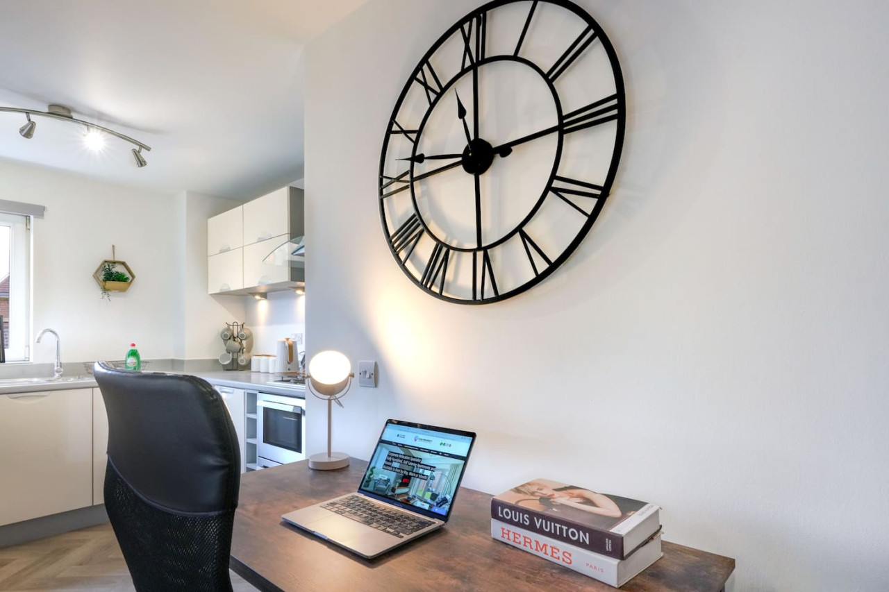 Stylish City Centre Apartment • Free Parking • Self-Check-In • Fast Wifi • SmartTVs in Woolmonger Street Flat 215 The Pinnacle - Property image 13 - VivreStays