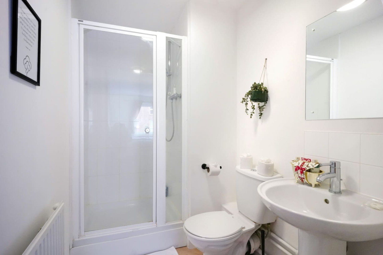 Stylish City Centre Apartment • Free Parking • Self-Check-In • Fast Wifi • SmartTVs in Woolmonger Street Flat 215 The Pinnacle - Property image 5 - VivreStays