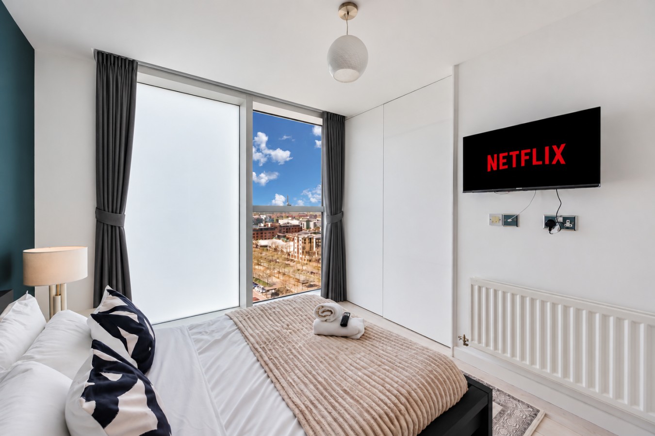 Manhattan Apartment @ The Hub • City Centre • Free Parking • Fast WiFi • SmartTV in Manhattan House, 401 Witan Gate 62 - Property image 4 - VivreStays