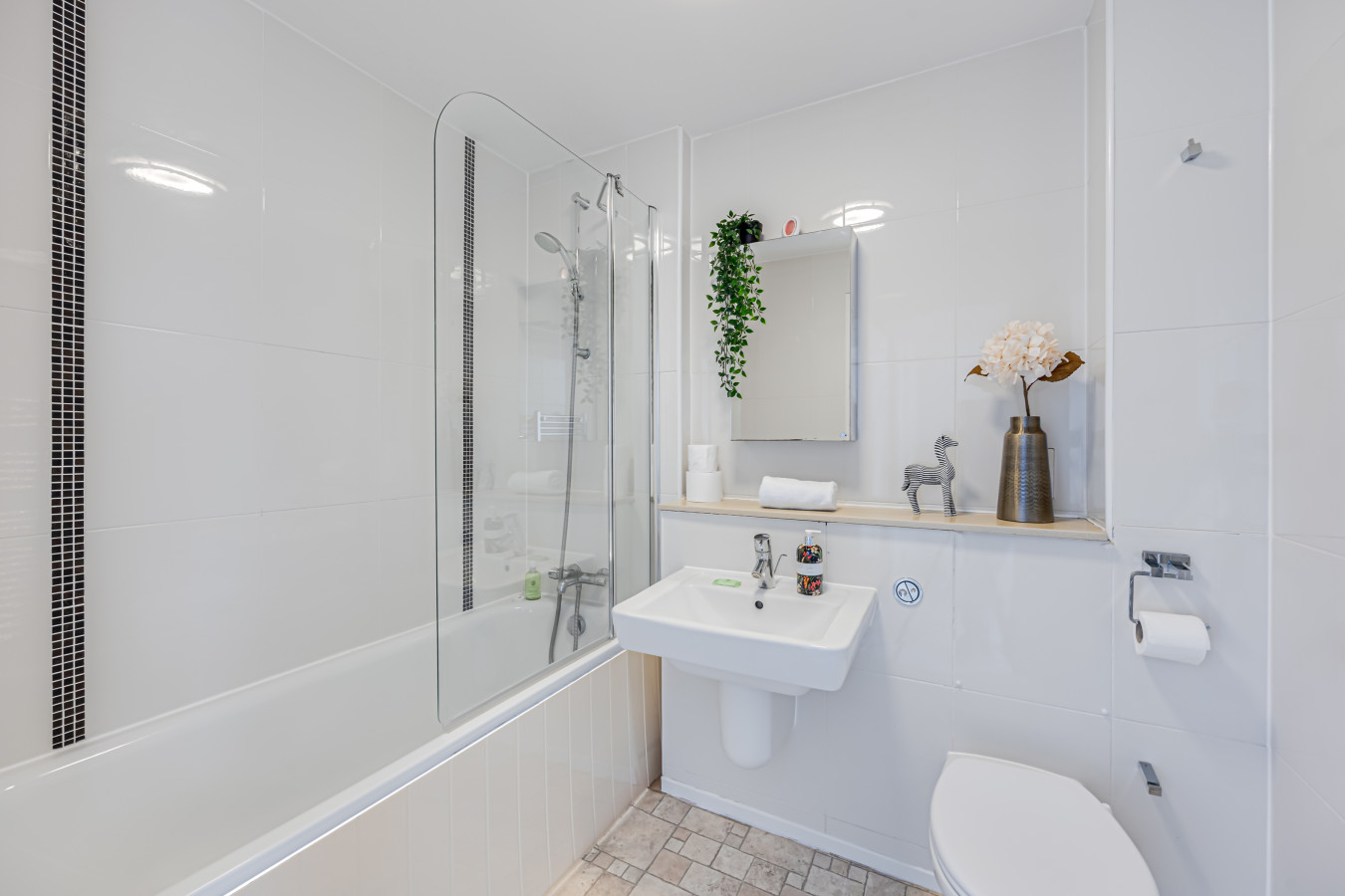 Manhattan Apartment @ The Hub • City Centre • Free Parking • Fast WiFi • SmartTV in Manhattan House, 401 Witan Gate 62 - Property image 13 - VivreStays