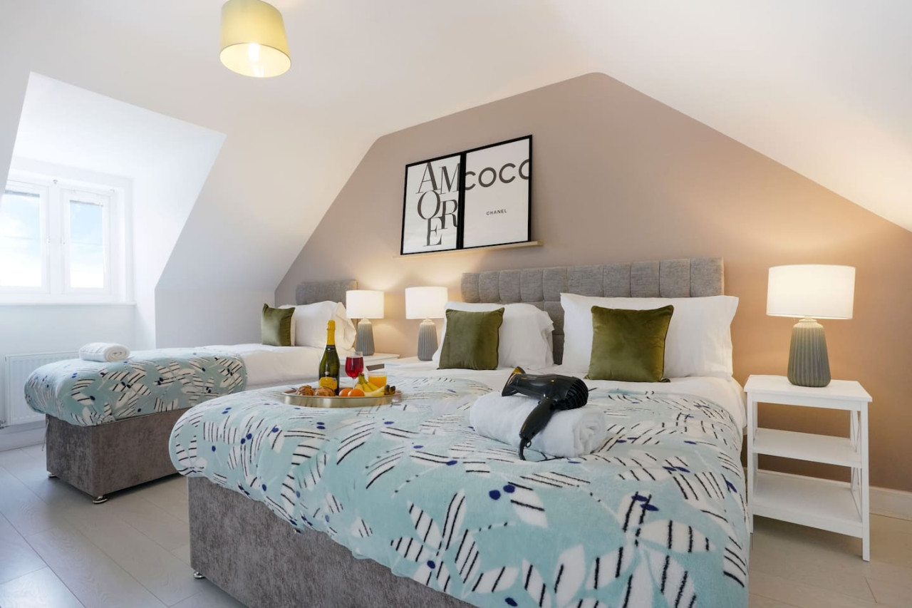 Stylish 6 Bedroom 3.5 Bathroom Detached House • Driveway Parking • Pool Table • Super-Fast Wifi • Smart TVs in 34 Ripley Road - Property image 18 - VivreStays