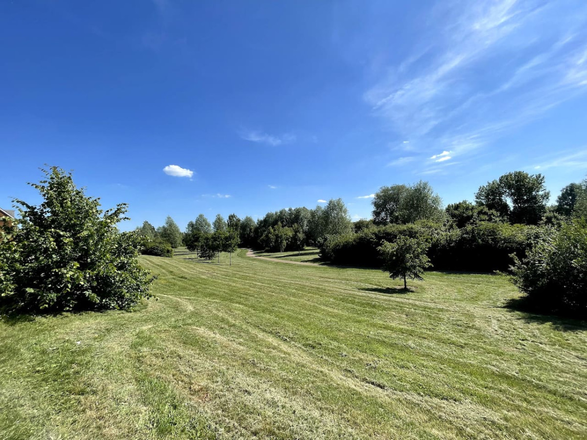 Stylish 6 Bedroom 3.5 Bathroom Detached House • Driveway Parking • Pool Table • Super-Fast Wifi • Smart TVs in 34 Ripley Road - Property image 36 - VivreStays