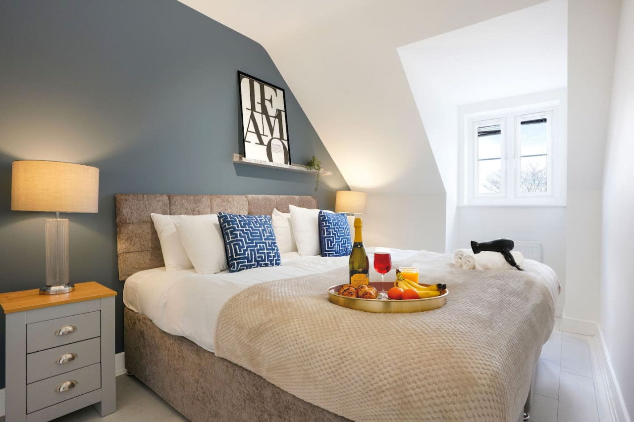 Stylish 6 Bedroom 3.5 Bathroom Detached House • Driveway Parking • Pool Table • Super-Fast Wifi • Smart TVs in 34 Ripley Road - Property image 14 - VivreStays