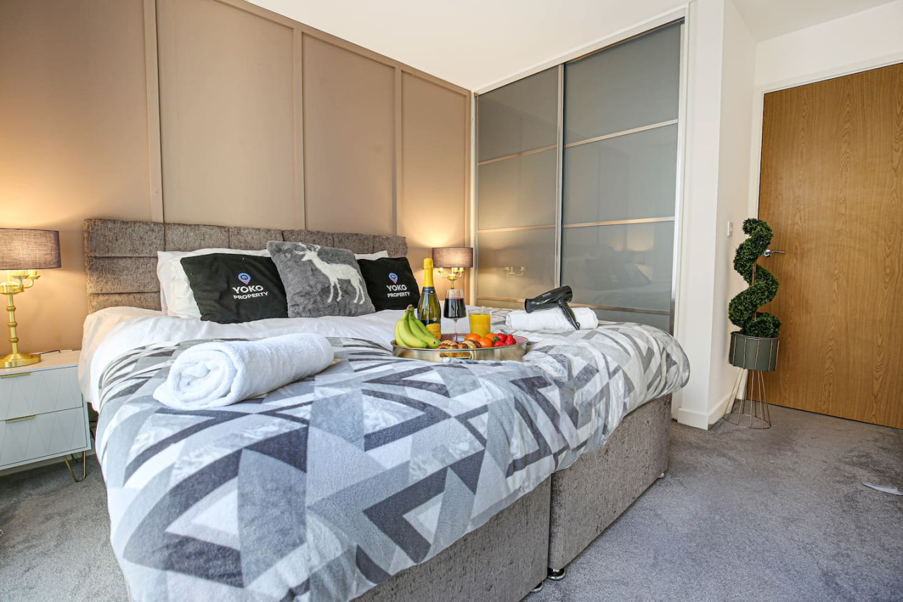 Stylish Apartment @ The Hub • Secure Parking • Sky TV • Fast Wifi in Manhattan House, 401 Witan Gate - Property image 5 - VivreStays