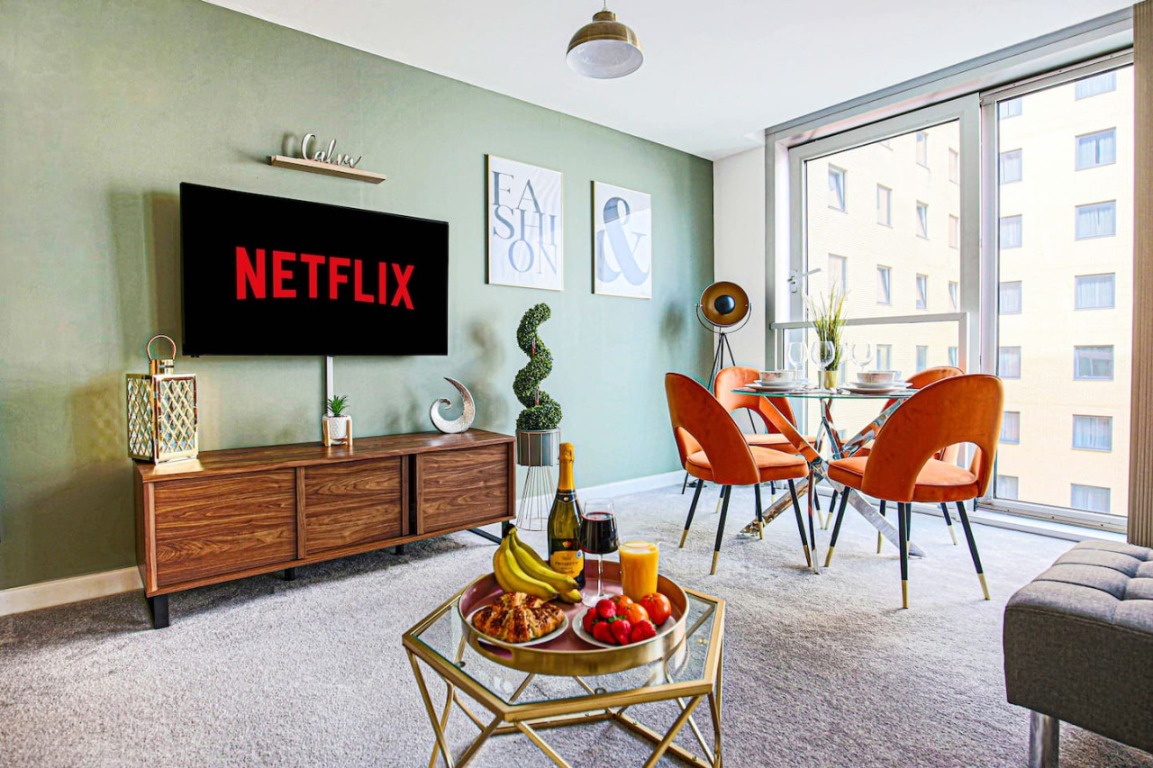 Stylish Apartment @ The Hub • Secure Parking • Sky TV • Fast Wifi in Manhattan House, 401 Witan Gate - Property image 7 - VivreStays