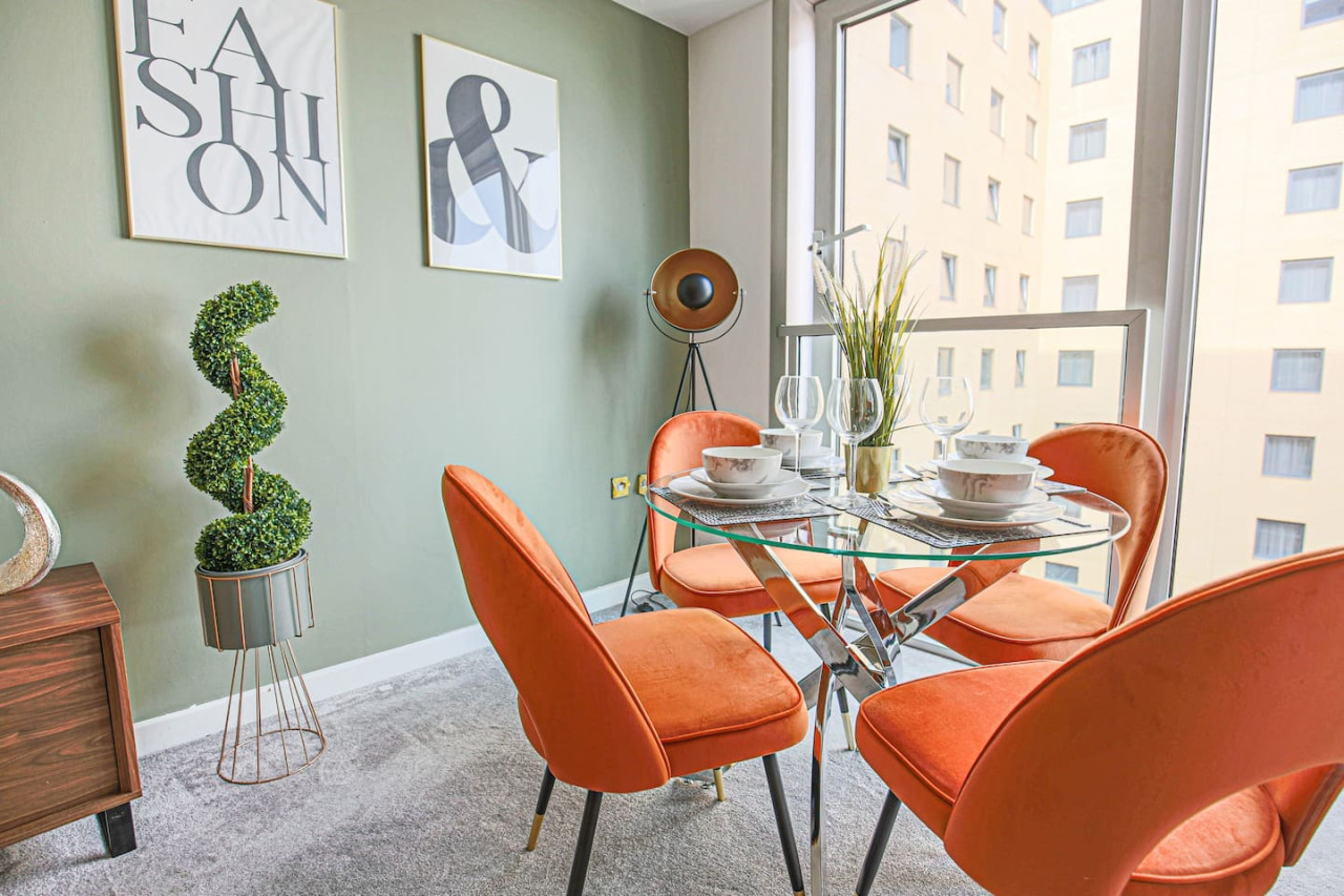 Stylish Apartment @ The Hub • Secure Parking • Sky TV • Fast Wifi in Manhattan House, 401 Witan Gate - Property image 10 - VivreStays