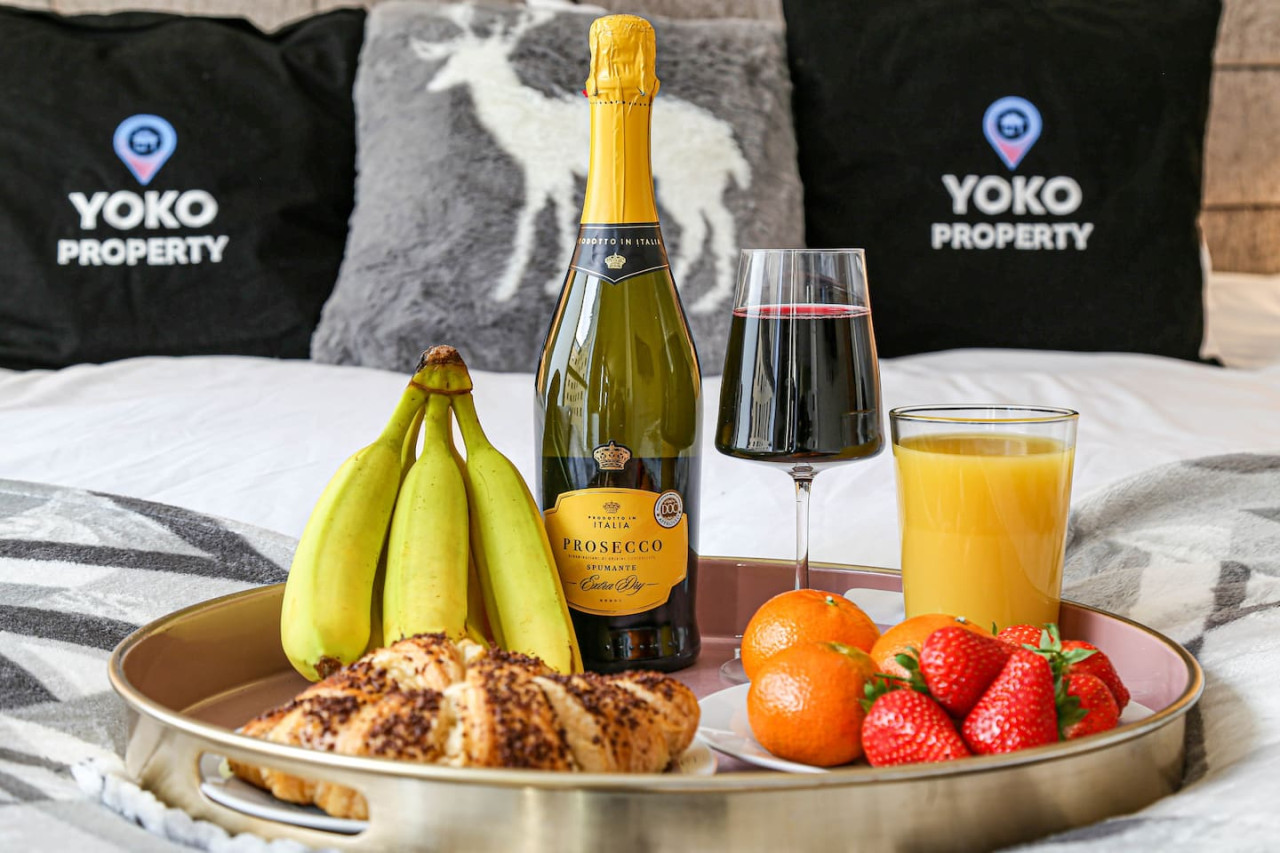 Stylish Apartment @ The Hub • Secure Parking • Sky TV • Fast Wifi in Manhattan House, 401 Witan Gate - Property image 3 - VivreStays