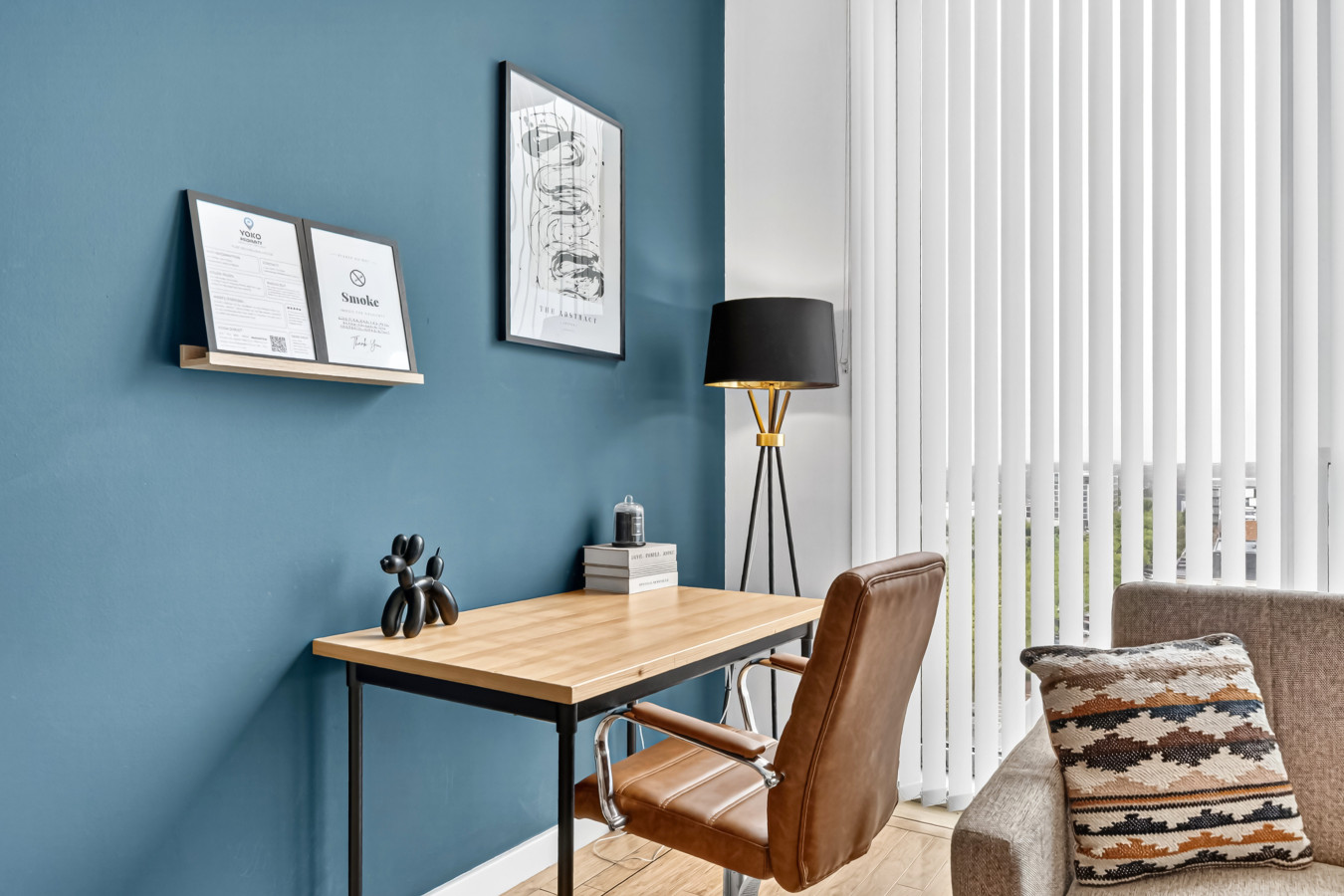 Penthouse Apartment @ The Hub • Skyline Views • Free Parking • Smart TVs • Fast Wifi in Rillaton Walk Flat 30 Staten House - Property image 11 - VivreStays
