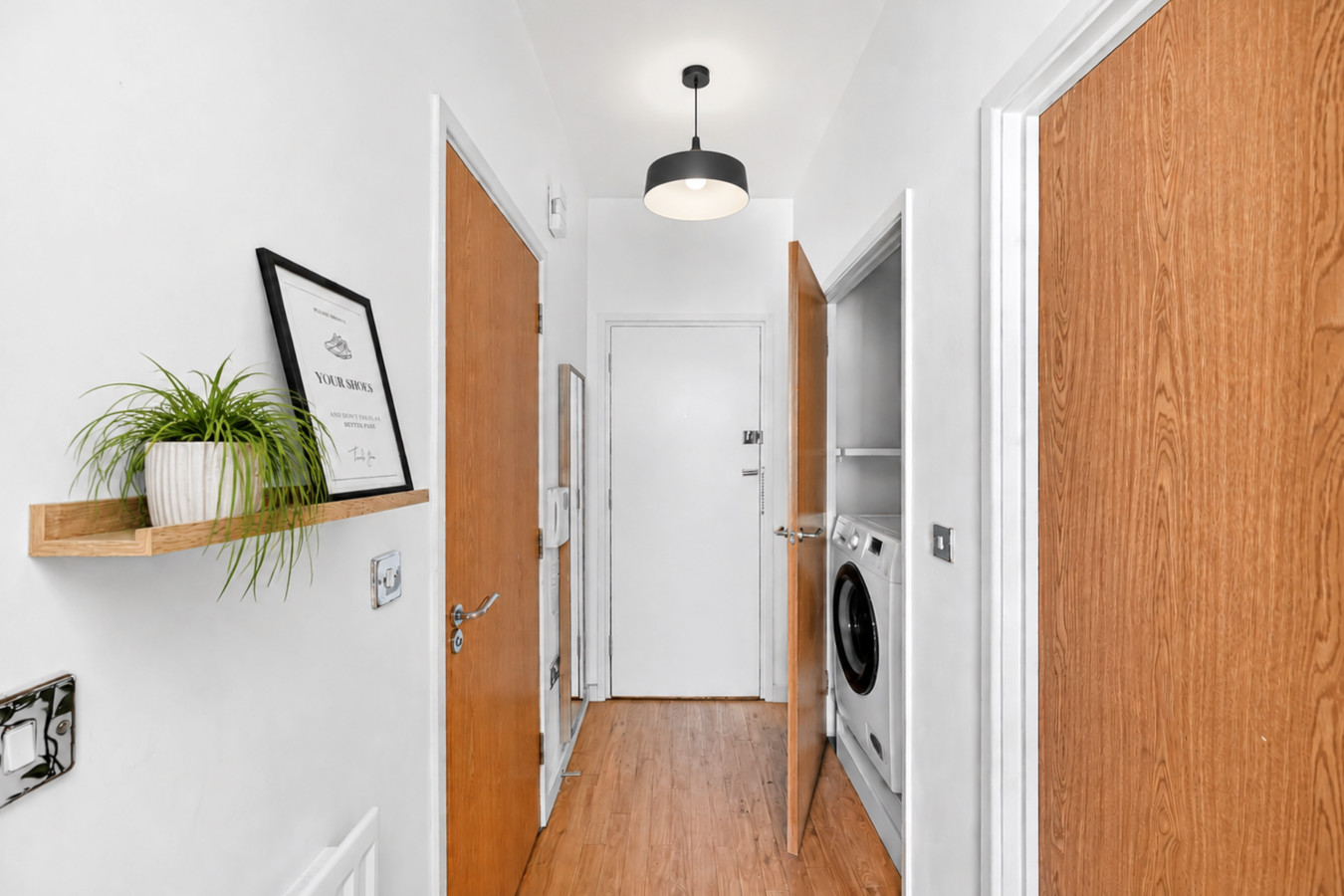 Penthouse Apartment @ The Hub • Skyline Views • Free Parking • Smart TVs • Fast Wifi in Rillaton Walk Flat 30 Staten House - Property image 16 - VivreStays
