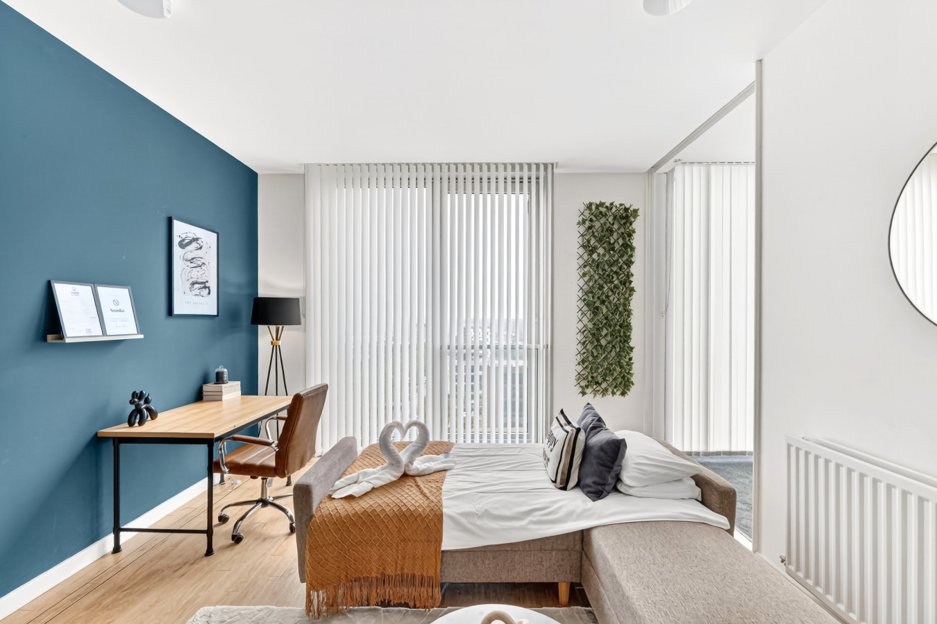 Penthouse Apartment @ The Hub • Skyline Views • Free Parking • Smart TVs • Fast Wifi in Rillaton Walk Flat 30 Staten House - Property image 10 - VivreStays