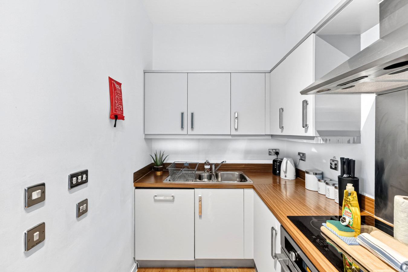 Penthouse Apartment @ The Hub • Skyline Views • Free Parking • Smart TVs • Fast Wifi in Rillaton Walk Flat 30 Staten House - Property image 15 - VivreStays