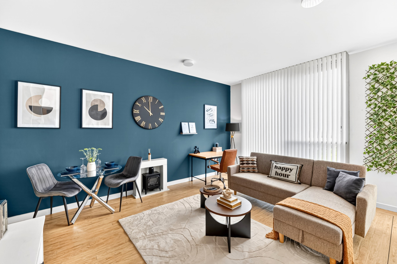 Penthouse Apartment @ The Hub • Skyline Views • Free Parking • Smart TVs • Fast Wifi in Rillaton Walk Flat 30 Staten House - Property image 8 - VivreStays