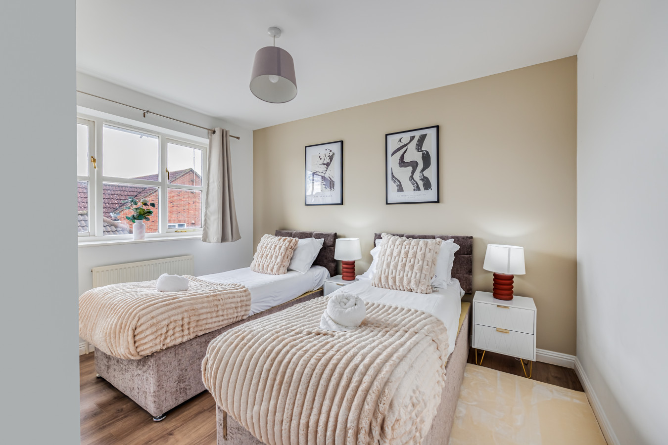 Tattenhoe House • Great Location • Free Parking • Smart TV • Garden in 48 Rosemullion Avenue - Property image 2 - VivreStays
