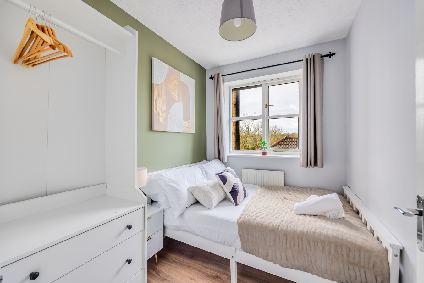 Tattenhoe House • Great Location • Free Parking • Smart TV • Garden in 48 Rosemullion Avenue - Property image 9 - VivreStays
