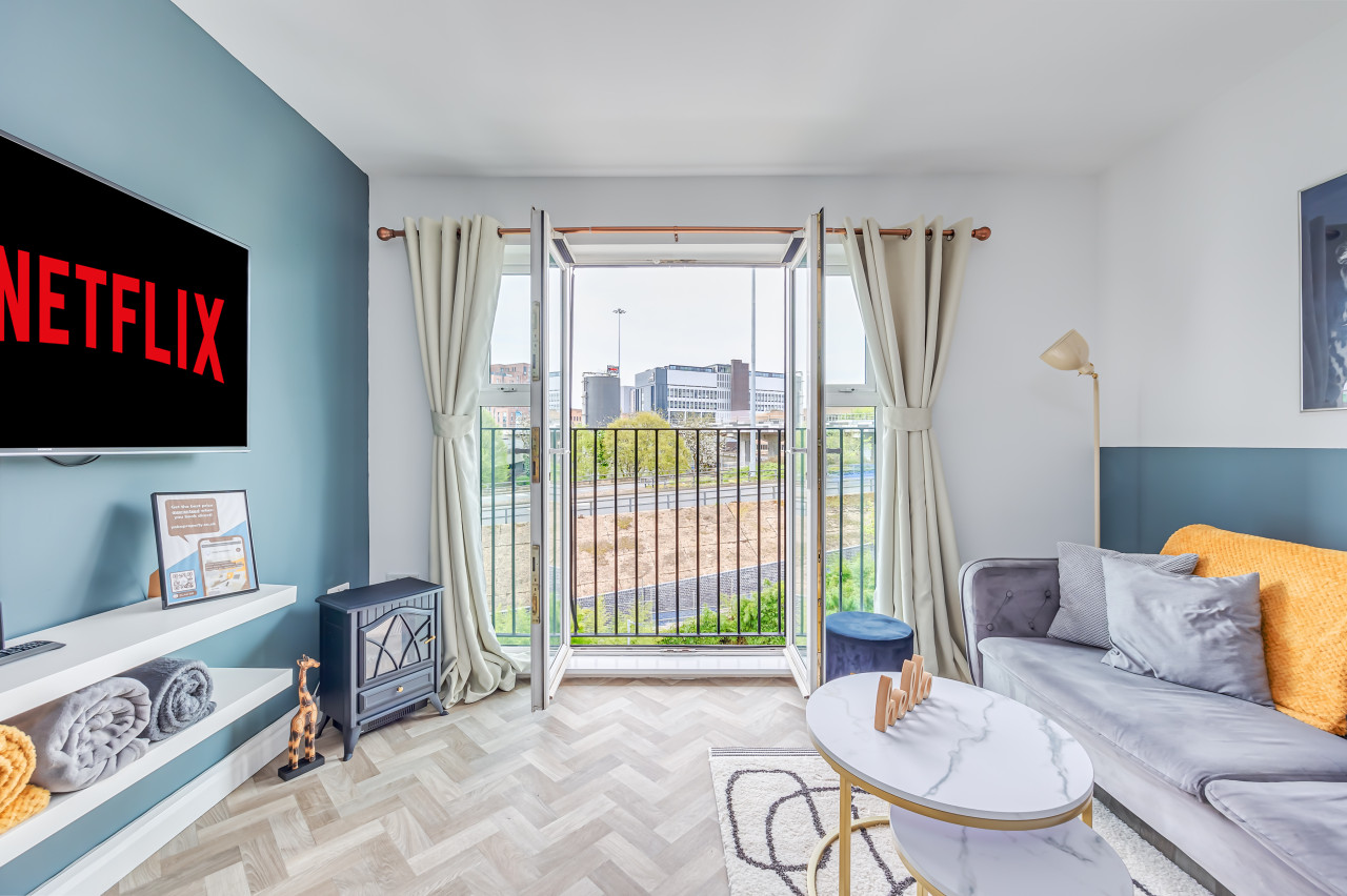 City Centre Apartment • Free Parking • Smart TV • Fast WiFI • Self-Check-In in Conisbrough Keep - Property image 12 - VivreStays