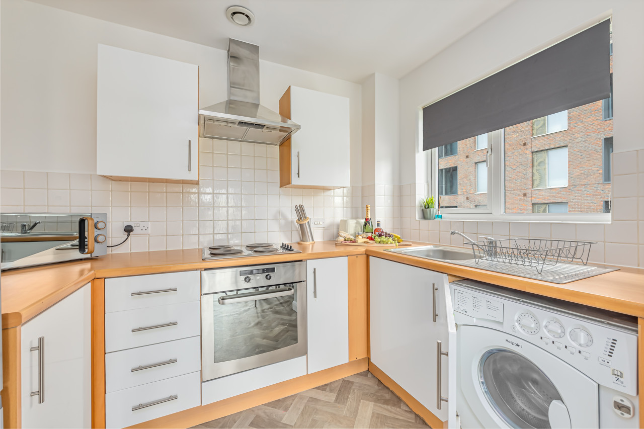 City Centre Apartment • Free Parking • Smart TV • Fast WiFI • Self-Check-In in Conisbrough Keep - Property image 18 - VivreStays